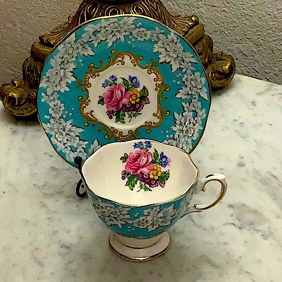 ROYAL ALBERT ENCHANTMENT FOOTED DEM CUP & SAUCER SET VINTAGE MADE ENGLAND BONE - Picture 2 of 16